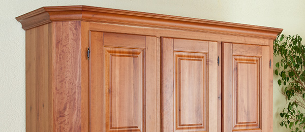 Garderobenschrank und Wandspiegel aus Kirschbaum